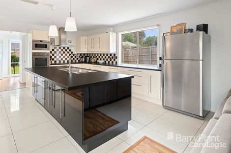 Property photo of 8 Nevada Court Berwick VIC 3806