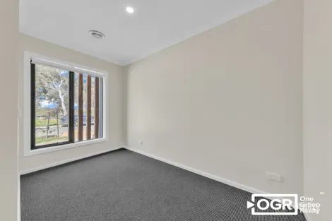 Property photo of 24 Byre Street Doreen VIC 3754