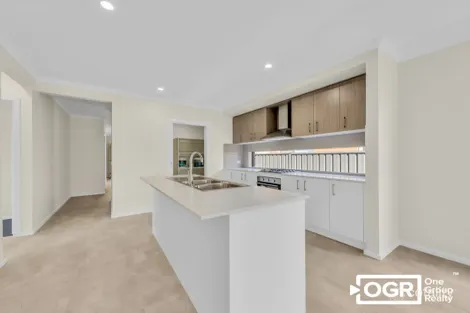 Property photo of 24 Byre Street Doreen VIC 3754