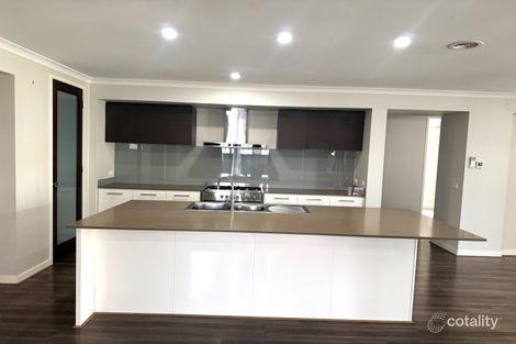 Property photo of 30 Bellhaven Circuit Clyde North VIC 3978