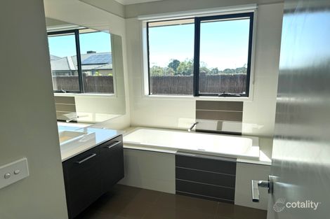 Property photo of 30 Bellhaven Circuit Clyde North VIC 3978