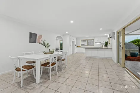 Property photo of 61 Hummingbird Crescent Wishart QLD 4122