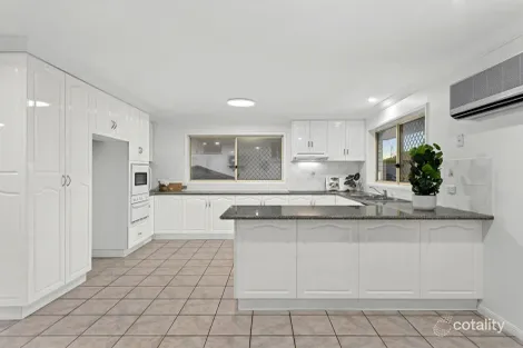 Property photo of 61 Hummingbird Crescent Wishart QLD 4122