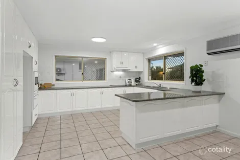 Property photo of 61 Hummingbird Crescent Wishart QLD 4122