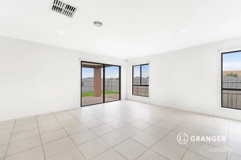 Property photo of 8 Alcantara Boulevard Wallan VIC 3756