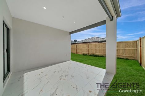 Property photo of 18 Andross Circuit Tarneit VIC 3029