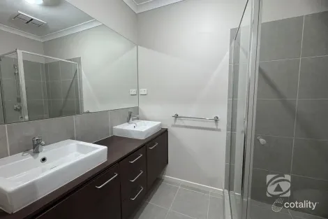 Property photo of 4 Pimpernel Place Cranbourne North VIC 3977