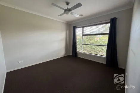 Property photo of 4 Pimpernel Place Cranbourne North VIC 3977