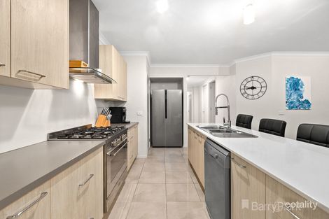 6 Peregrine St, Cranbourne North, VIC 3977