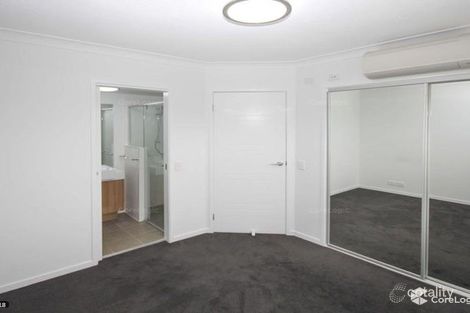Property photo of 2/143 Cavendish Road Coorparoo QLD 4151