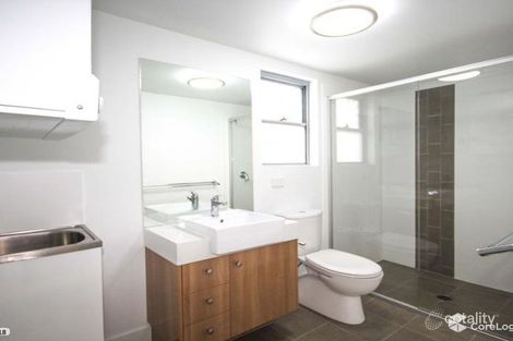 Property photo of 2/143 Cavendish Road Coorparoo QLD 4151