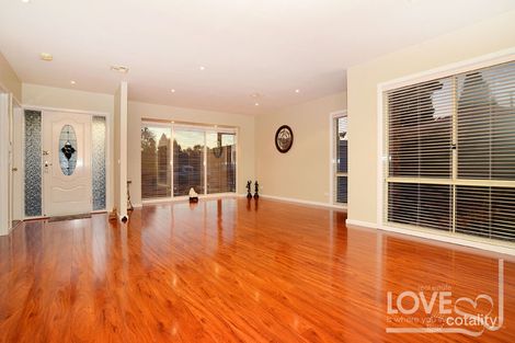 Property photo of 14 Hobson Crescent Mill Park VIC 3082