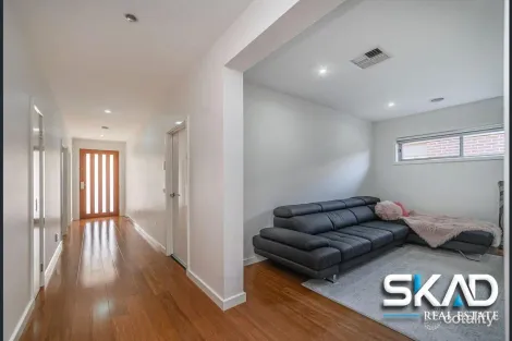 Property photo of 4 Evergreen Crescent Craigieburn VIC 3064