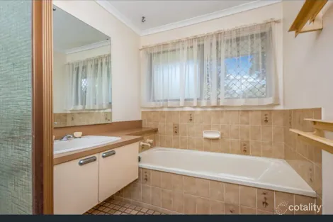 Property photo of 23 Kenora Street Mansfield QLD 4122