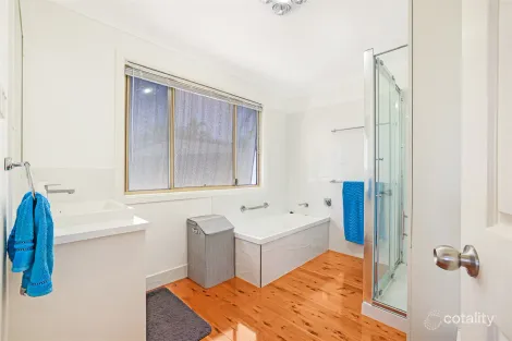 Property photo of 18 Park Estate Drive Branyan QLD 4670