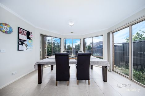 Property photo of 9 Hele Close Caroline Springs VIC 3023