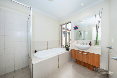 Property photo of 9 Hele Close Caroline Springs VIC 3023