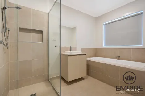 Property photo of 20 Grevillea Circuit Clyde VIC 3978
