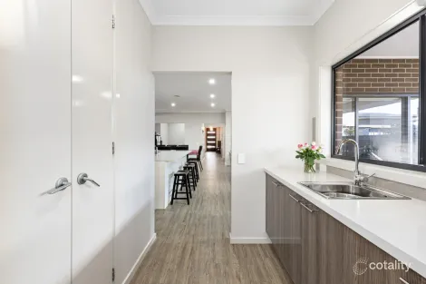 Property photo of 32 Shortridge Drive Lucas VIC 3350