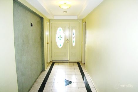 Property photo of 17 Reading Close Roxburgh Park VIC 3064