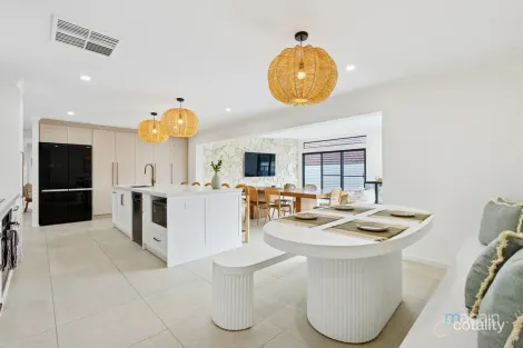 Property photo of 4 Brampton Court Hallett Cove SA 5158