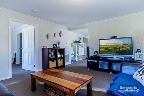 Property photo of 2 Emma Close Drouin VIC 3818