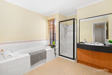 Property photo of 8 Grandiflora Grove Bundoora VIC 3083