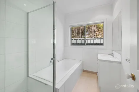 Property photo of 4 Parbury Avenue Lake Gardens VIC 3355