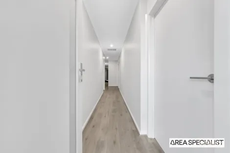 Property photo of 10 Homecrest Crescent Wyndham Vale VIC 3024