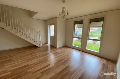 Property photo of 12 Silverbirch Rise Mill Park VIC 3082