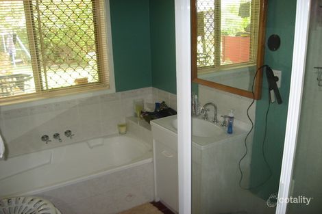 Property photo of 17 Mooloolah Court Hillcrest QLD 4118