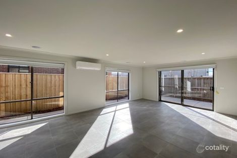 Property photo of 31 Stockport Crescent Thornhill Park VIC 3335