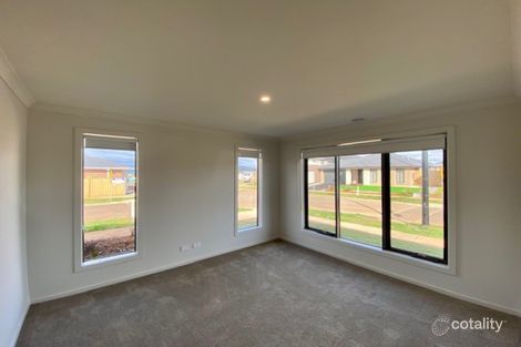 Property photo of 31 Stockport Crescent Thornhill Park VIC 3335