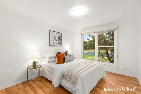 Property photo of 5 Wirrabarra Place Berwick VIC 3806