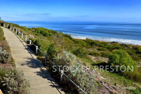 Property photo of 19 Ocean Blue Loop Peppermint Grove Beach WA 6271