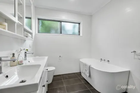 Property photo of 68 Morrie Crescent Blackburn North VIC 3130