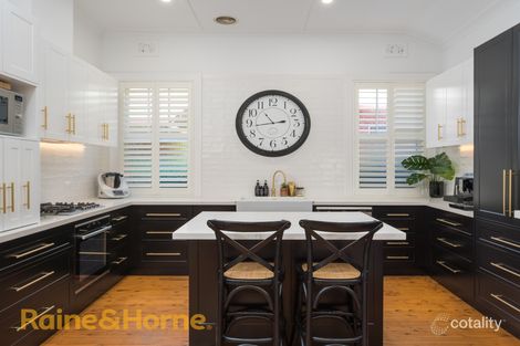 Property photo of 4 Inverary Street Turvey Park NSW 2650