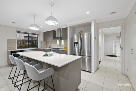 Property photo of 27 Elmsford Crescent Cranbourne West VIC 3977