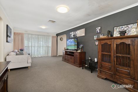 Property photo of 11 Hughes Close Endeavour Hills VIC 3802