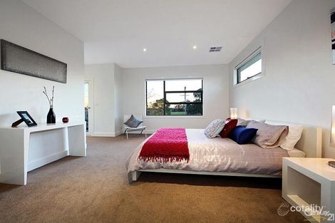 Property photo of 218 Tucker Road McKinnon VIC 3204