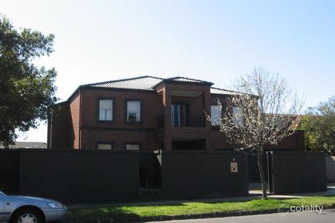 2 Rockbrook Rd, St Kilda East, VIC 3183