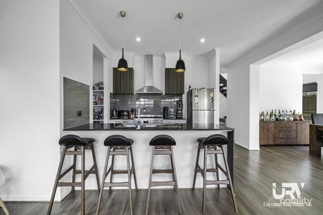 Property photo of 35 Upthorpe Way Mickleham VIC 3064