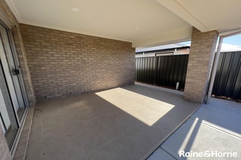 33 Kipfler St, Munno Para, SA 5115