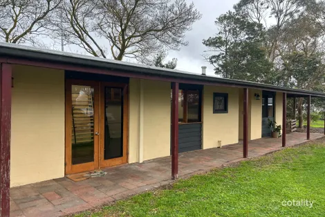 94 BRIDGE RD, BUSHFIELD, VIC 3281