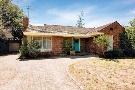 19 Wickham Gr, Strathmore, VIC 3041