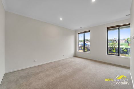 Property photo of 15 Archipelago Drive Craigieburn VIC 3064