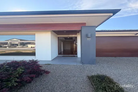 Property photo of 10 Astbury Crescent Mickleham VIC 3064