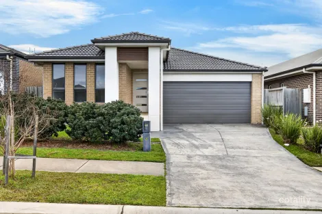 10 PARROTT ST, ELDERSLIE, NSW 2570
