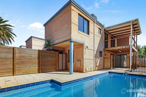 4/104 Deanmore Rd, Scarborough, WA 6019