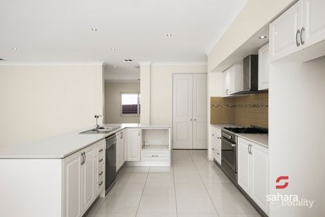 Property photo of 5 Brixton Place Craigieburn VIC 3064